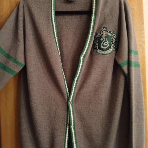 Slytherin Sweater and Death Eater's Wand - Size Medium - Picture 2 of 10